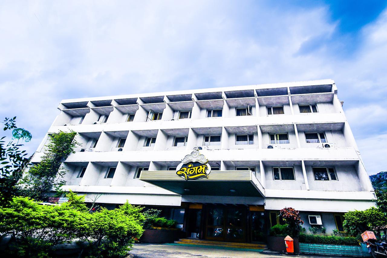 Hotel Sangam Karād 외부 사진